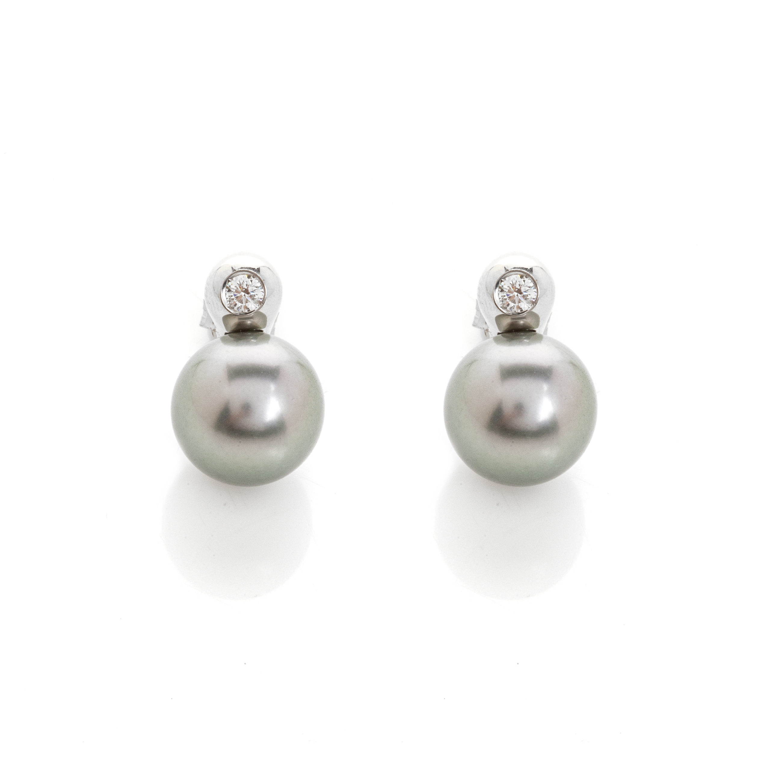 White gold earrings with Tahitian Pearl and Brilliant